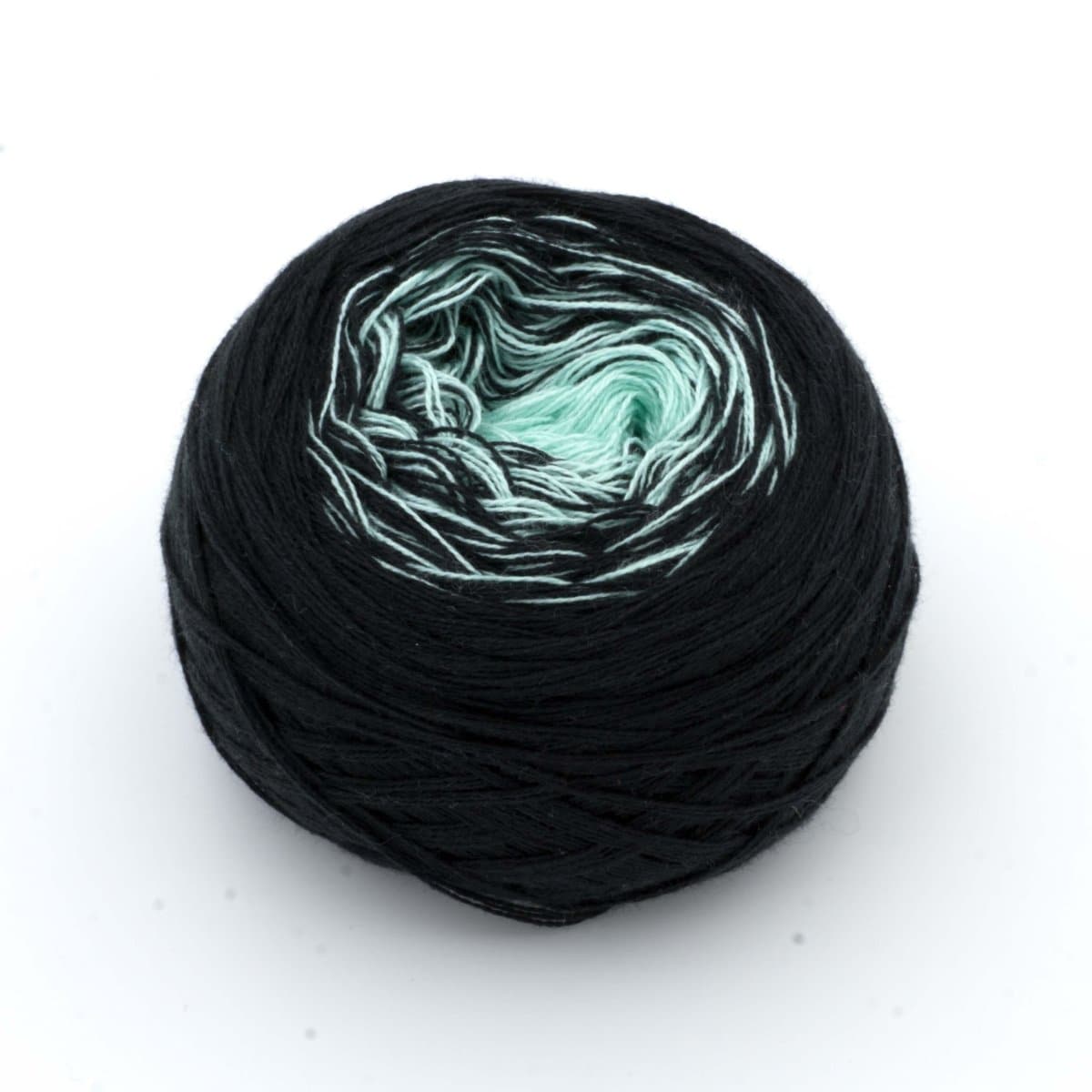 Perle in der Nacht - Bobbel Wolle und Farbverlaufsgarn von Chiemseegarn