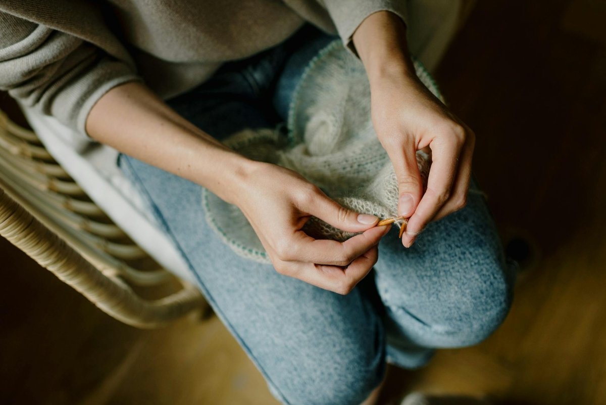 Eleganz in jedem Maschenbild: Anleitung für ein atemberaubendes Dreieckstuch - Chiemseegarn