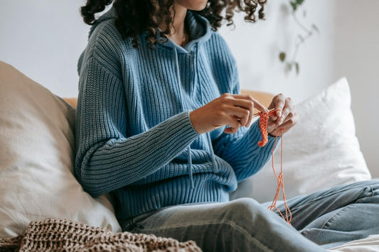 Fürsorgliche Handarbeit: Babyschuhe stricken DIY für angehende Strickerinnen - Chiemseegarn