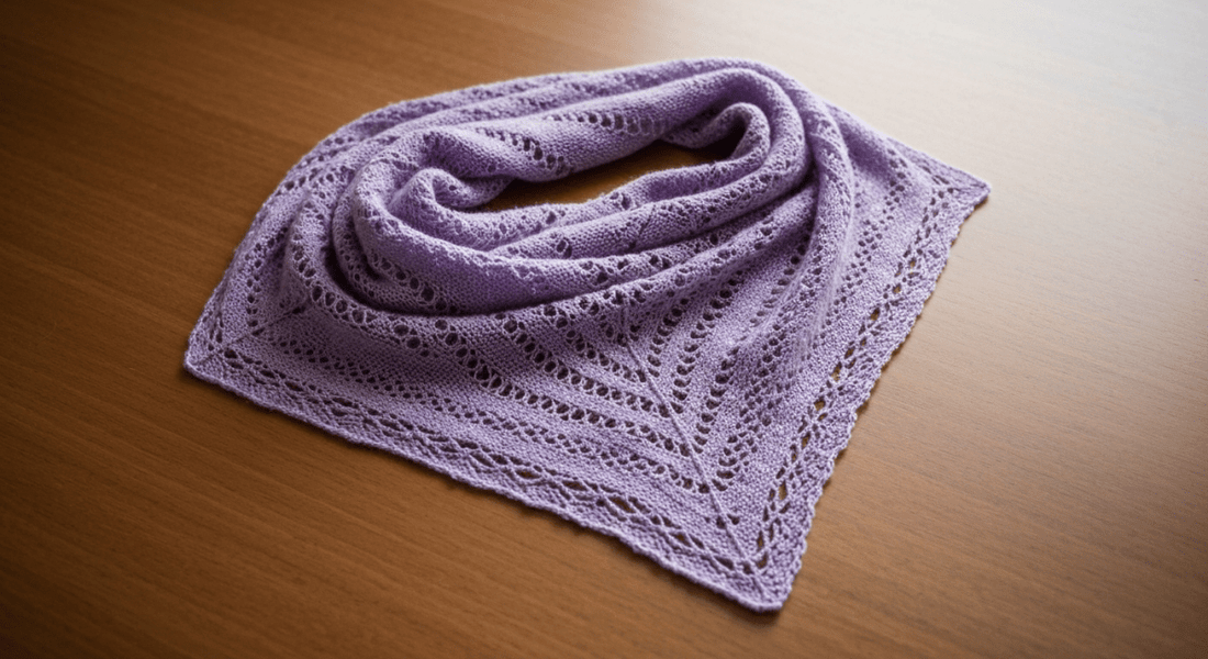 Lochmuster Dreieckstuch stricken: Gratis PDF-Anleitung für kreative Strickerinnen - Chiemseegarn