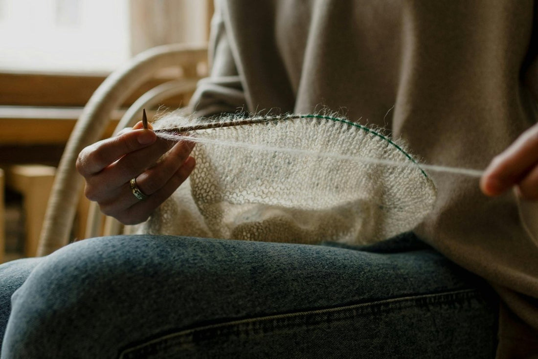 Meisterwerk der Strickkunst: Klassische Zopfmuster stricken wie ein Profi - Chiemseegarn