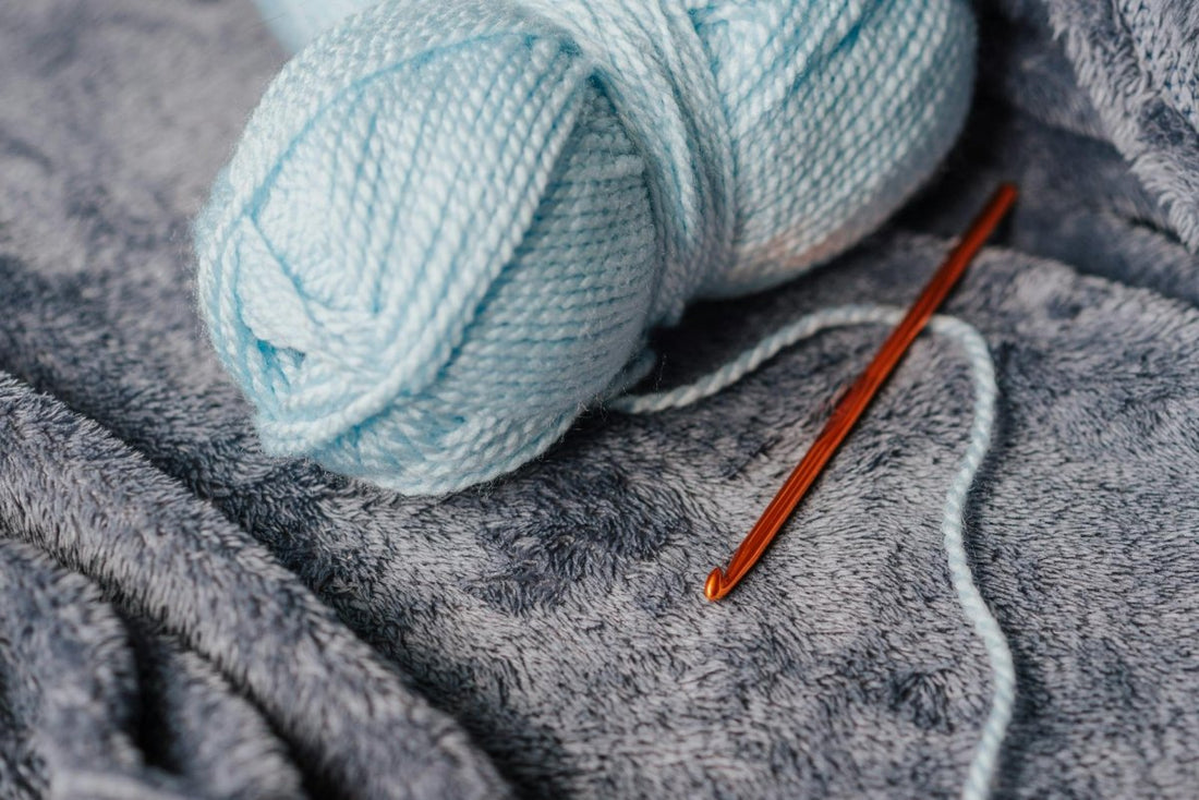 Stricken Sie sich warm: Anleitung für Stulpen Handschuhe stricken - Chiemseegarn