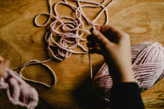 Von Anfang bis Spitze: Babysocken stricken mit besonderem Fokus auf Spitze - Chiemseegarn