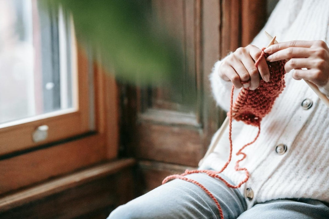 Von Herzen gestrickt: Anleitung für süße Babysocken - Chiemseegarn