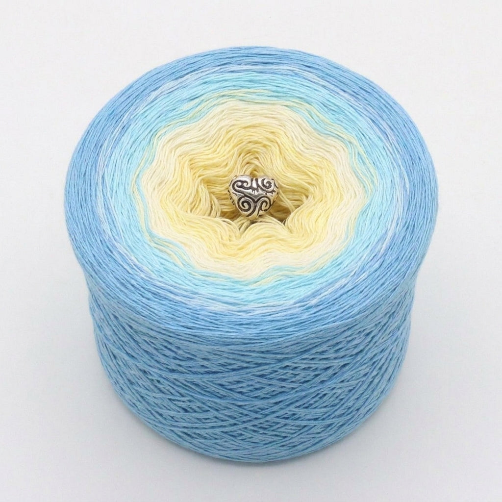 Baby Blue – Farbverlaufsgarn von Chiemseegarn
