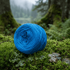 Einfarbiges gefachtes Garn "Ozeanblau" – Einfarbiges Garn von Chiemseegarn