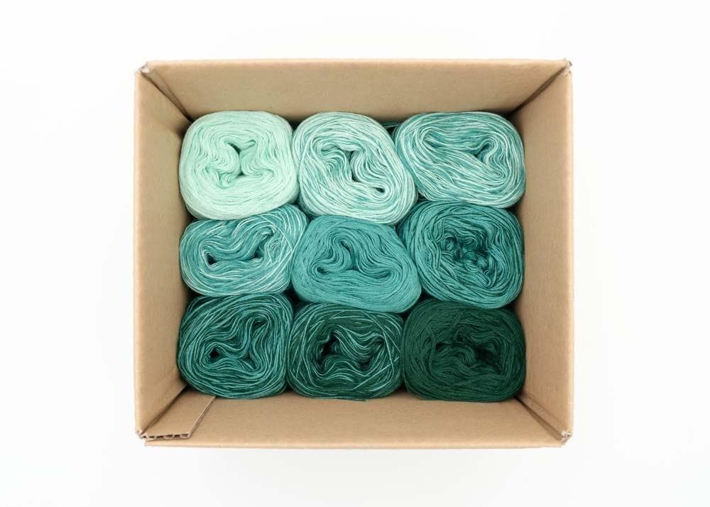 Bobbelkiste mit Farbverlaufsgarnen grün - Bobbel Wolle und Farbverlaufsgarn von Chiemseegarn