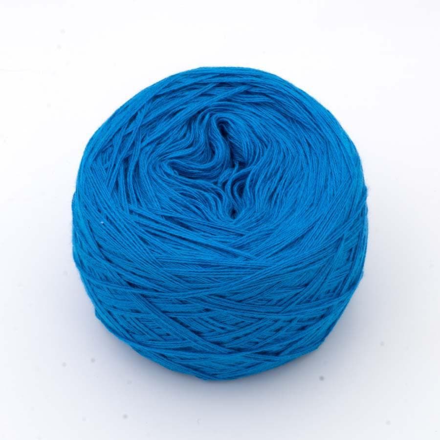Einfarbiges gefachtes Garn "Ozeanblau" - Bobbel Wolle und Farbverlaufsgarn von Chiemseegarn