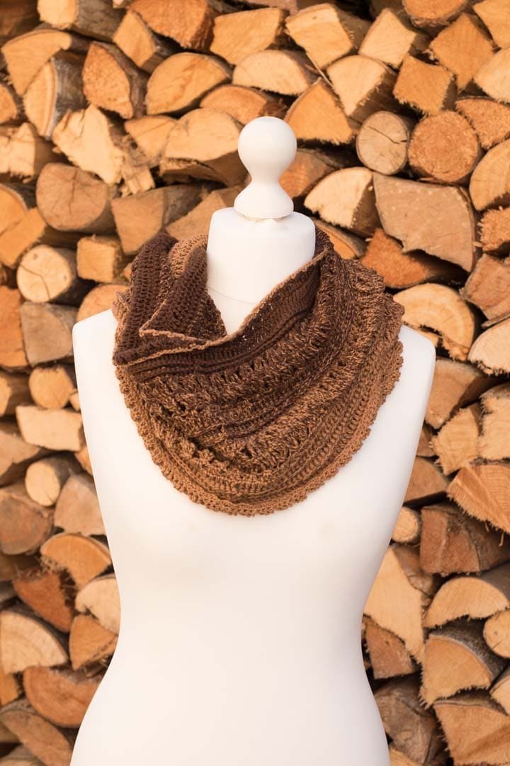 Häkelloop "Herbstlaub" - Bobbel Wolle und Farbverlaufsgarn von Chiemseegarn