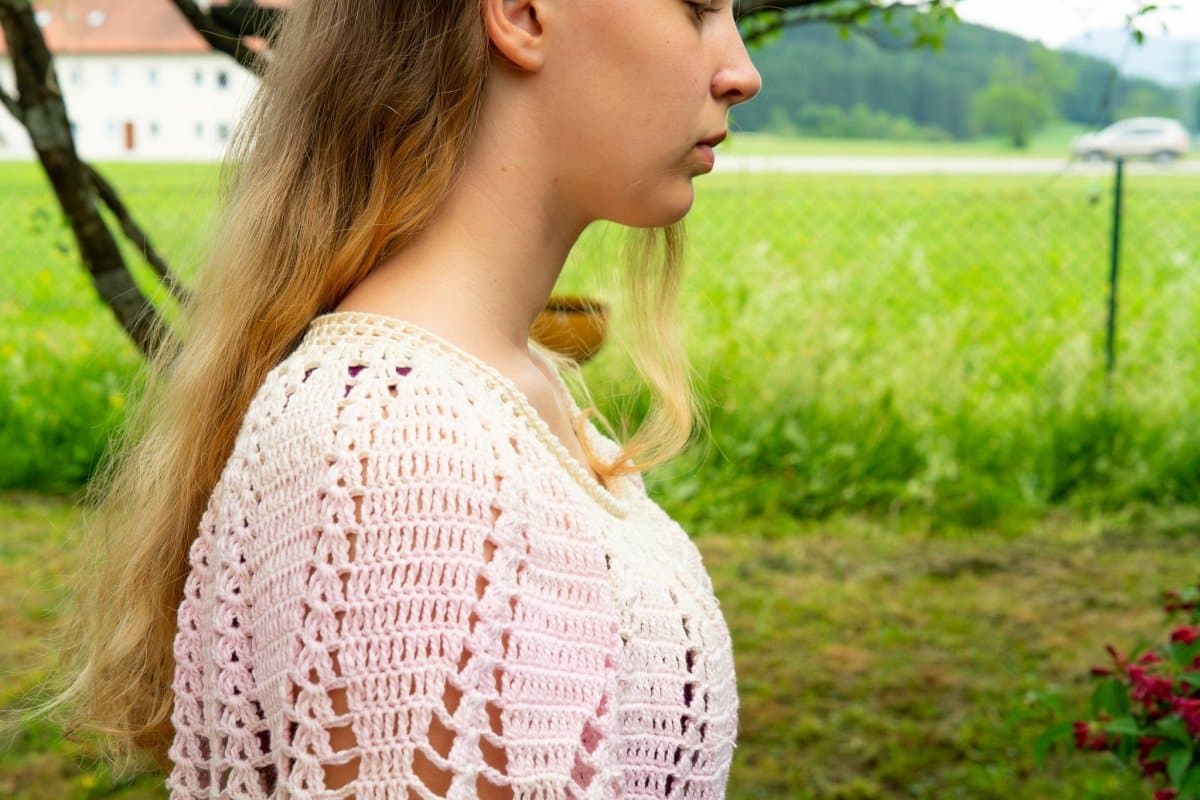 Häkelponcho "Rosenknospe" - Bobbel Wolle und Farbverlaufsgarn von Chiemseegarn