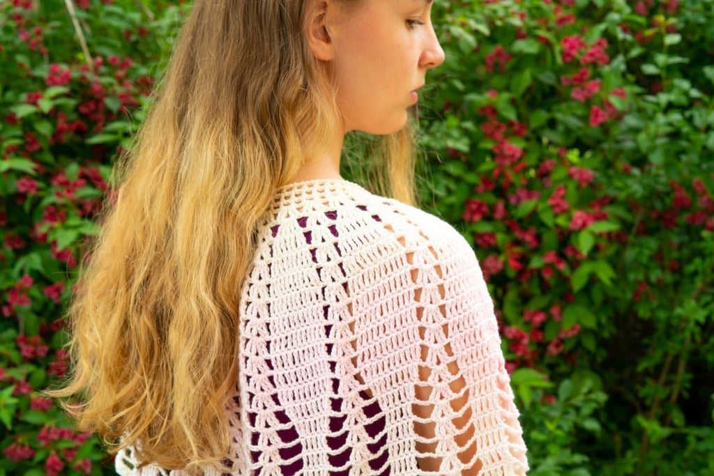 Häkelponcho "Rosenknospe" - Bobbel Wolle und Farbverlaufsgarn von Chiemseegarn