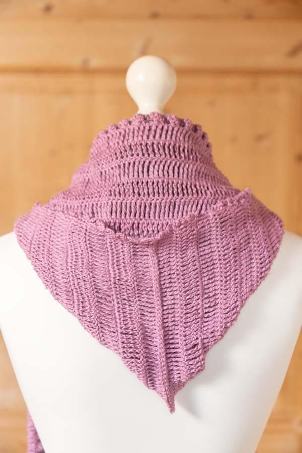 Häkelanleitung Kapuzenschal "Mädchentraum" - Bobbel Wolle und Farbverlaufsgarn von Chiemseegarn