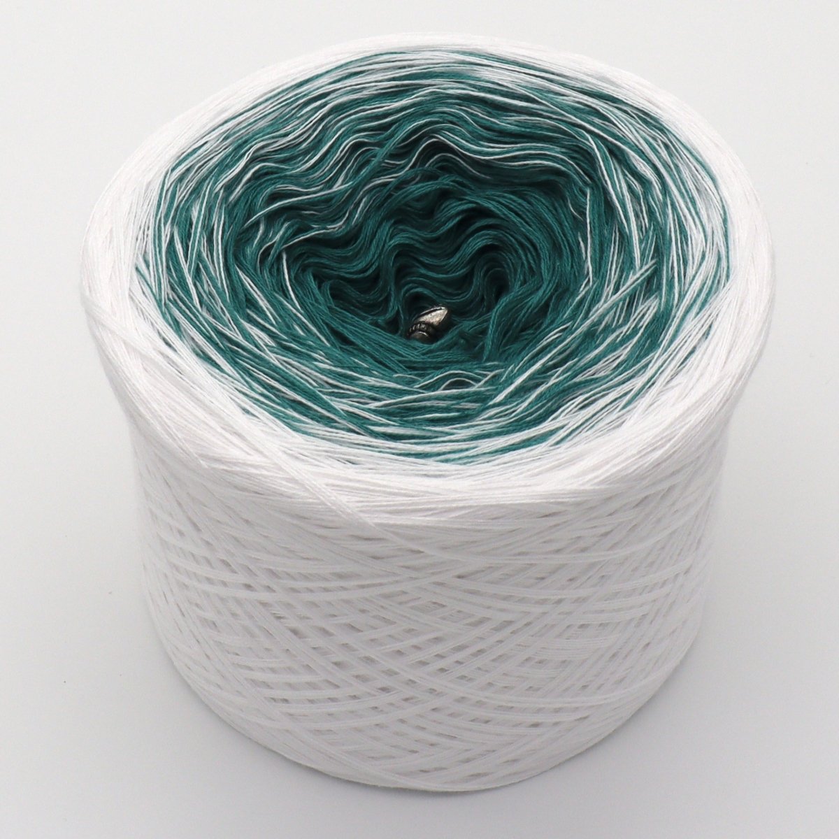 Schnee in Kanada - Bobbel Wolle und Farbverlaufsgarn von Chiemseegarn