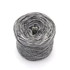 Schwarz-weiss-Portrait - Bobbel Wolle und Farbverlaufsgarn von Chiemseegarn