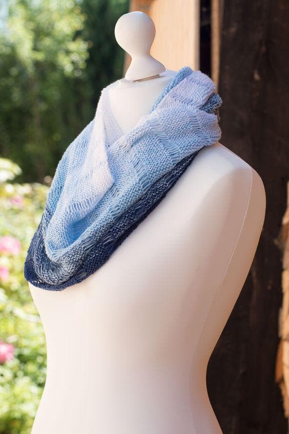 Sommerloop "Chiemseetraum" - Bobbel Wolle und Farbverlaufsgarn von Chiemseegarn