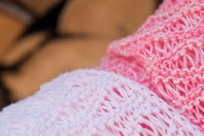 Sommerschal "Alpenrose" - Bobbel Wolle und Farbverlaufsgarn von Chiemseegarn