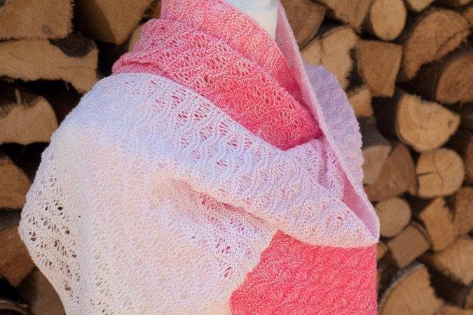 Sommerschal "Alpenrose" - Bobbel Wolle und Farbverlaufsgarn von Chiemseegarn
