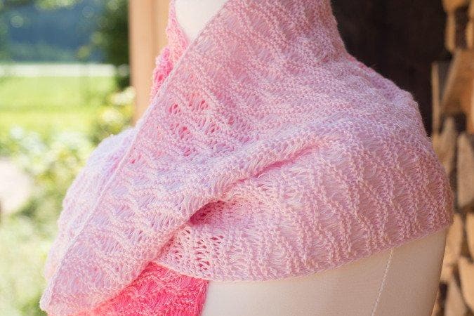 Sommerschal "Alpenrose" - Bobbel Wolle und Farbverlaufsgarn von Chiemseegarn