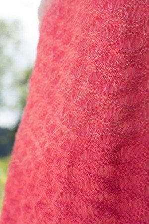 Sommerschal "Alpenrose" - Bobbel Wolle und Farbverlaufsgarn von Chiemseegarn