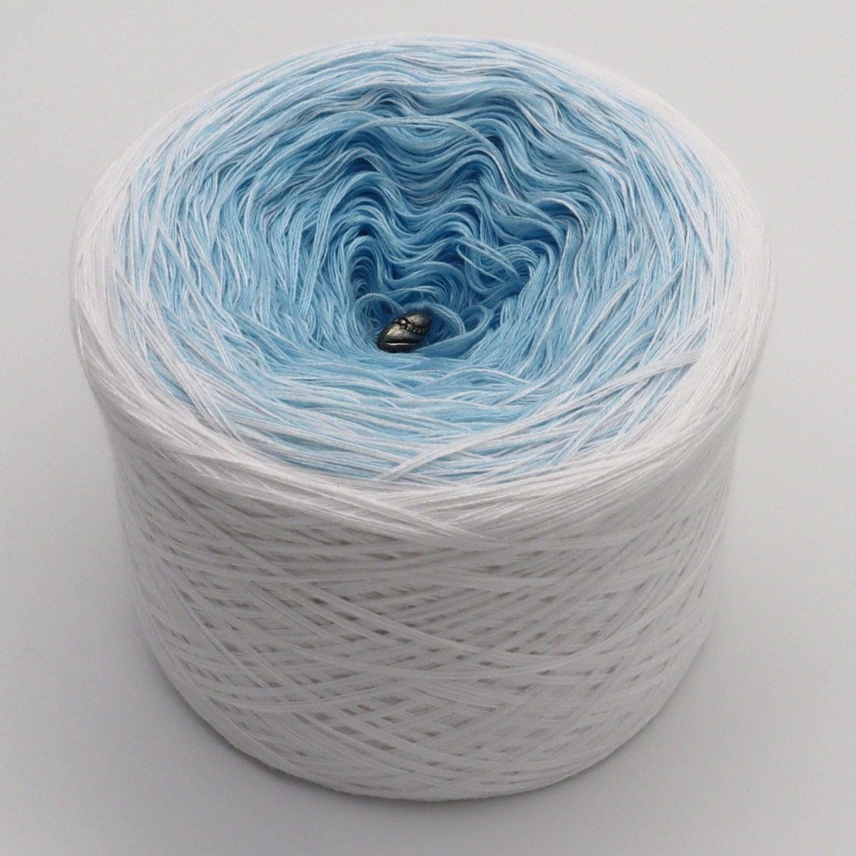 Spuren im Schnee - Bobbel Wolle und Farbverlaufsgarn von Chiemseegarn