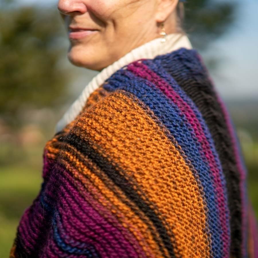 Stola "Bunte Rauchschwalbe" - Bobbel Wolle und Farbverlaufsgarn von Chiemseegarn