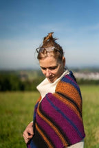 Stola "Bunte Rauchschwalbe" - Bobbel Wolle und Farbverlaufsgarn von Chiemseegarn