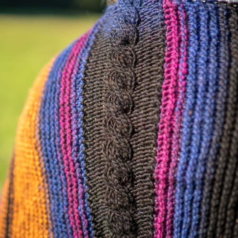 Stola "Bunte Rauchschwalbe" - Bobbel Wolle und Farbverlaufsgarn von Chiemseegarn
