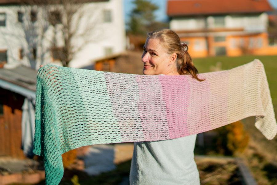 Stola Kleeblüte - Bobbel Wolle und Farbverlaufsgarn von Chiemseegarn