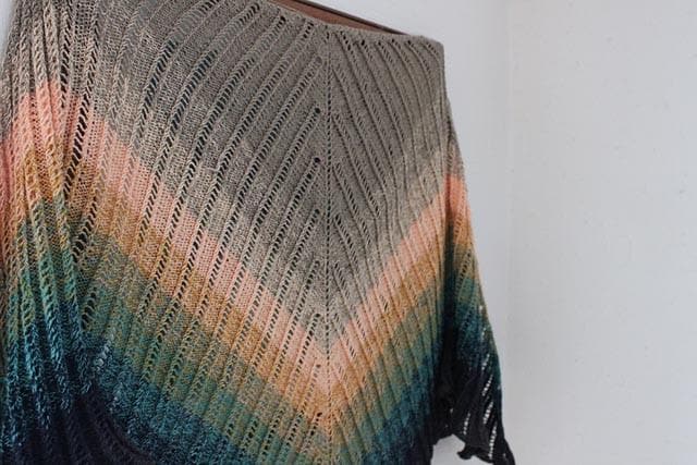 Stricktuch "Aruba" - Bobbel Wolle und Farbverlaufsgarn von Chiemseegarn