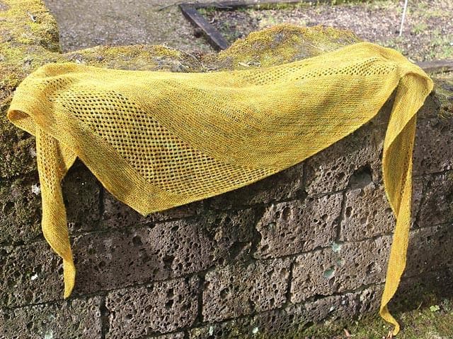 Stricktuch "Bernstein" - Bobbel Wolle und Farbverlaufsgarn von Chiemseegarn