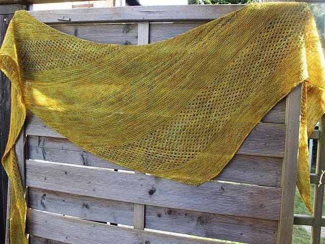 Stricktuch "Bernstein" - Bobbel Wolle und Farbverlaufsgarn von Chiemseegarn