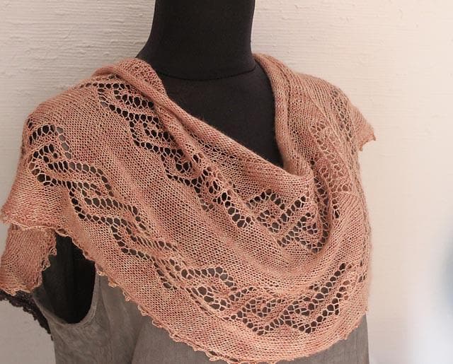 Stricktuch "Füürnobel" - Bobbel Wolle und Farbverlaufsgarn von Chiemseegarn