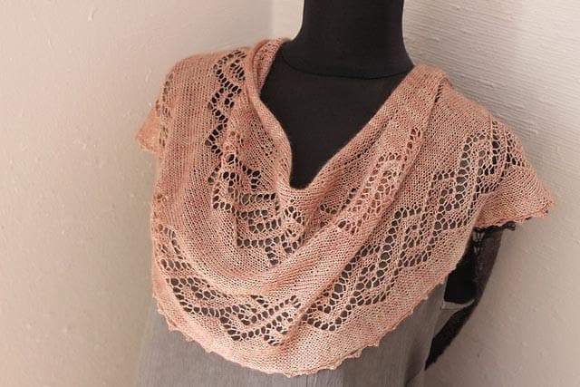 Stricktuch "Füürnobel" - Bobbel Wolle und Farbverlaufsgarn von Chiemseegarn