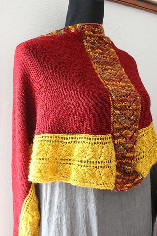 Stricktuch "Herbstlaub" - Bobbel Wolle und Farbverlaufsgarn von Chiemseegarn