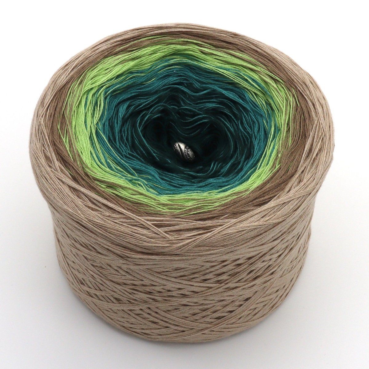 Zartes Grün im Wald - Bobbel Wolle und Farbverlaufsgarn von Chiemseegarn